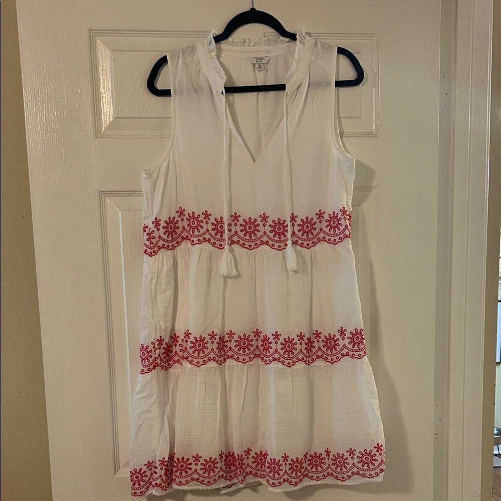 Crown & Ivy White Tunic with Red Embroidery